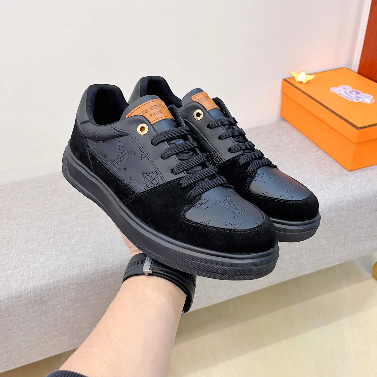 Men's shoes 💰 420💰【LV】🔥Louis Vuitton, high-end men's shoes brand official website 1:1 latest masterpiece: the upper is made of Italian imported first-layer cowhide with a comfortable and breathable lining➕original non-slip and wear-resistant outsole🔥, making walking more convenient and comfortable! An exclusive new model, a stunning work, a beautiful 1:1 replica [color] compared to the official quality! Create a fashionable personality to set off your uniqueness! A must-have for trendy men! Classic 🔥Size: 38-44 Color: 🔥 2⃣️colors available🔥.